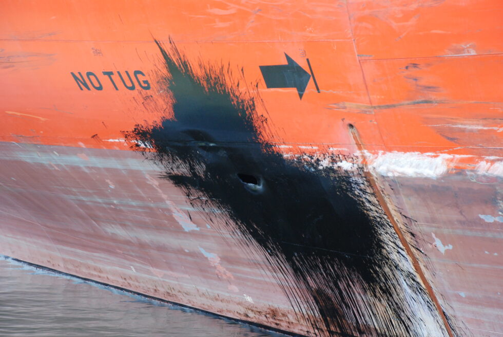 Oil spill Port of Rotterdam (Source: Harbour police Rotterdam)