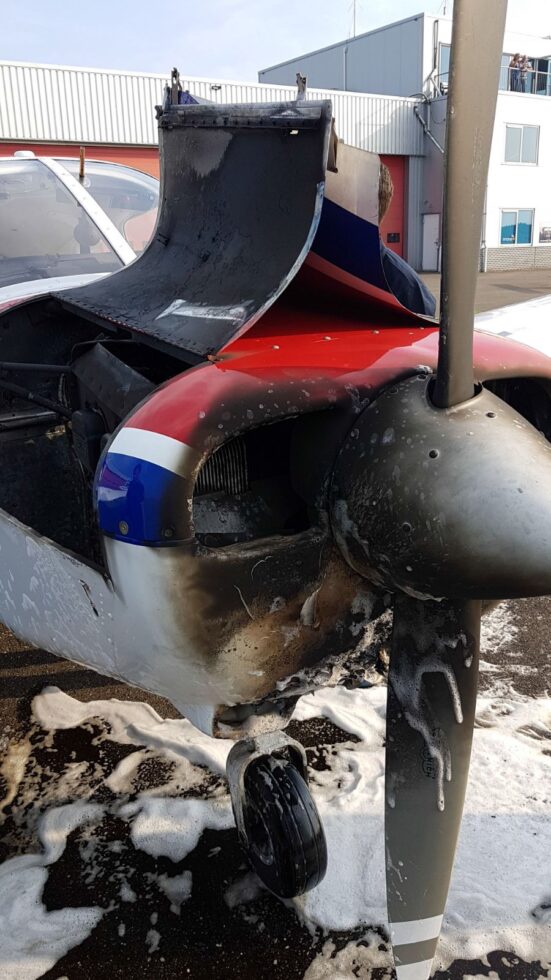 De schade aan de G-BJSV kort na het blussen van de brand. Bron: Vliegclub