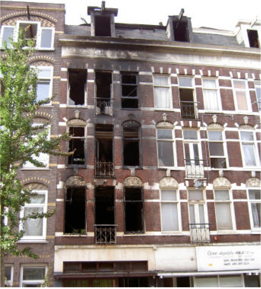 Beschadigde woonhuis Amsterdam.