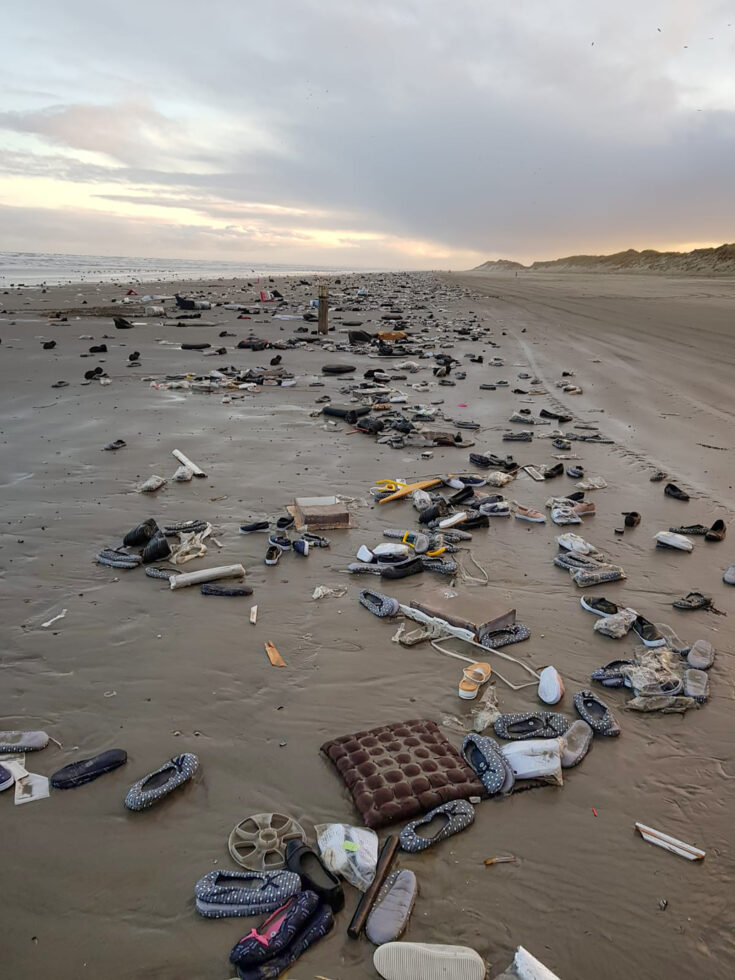 Vervuilde stranden. (Bron: Marjan Veenendaal, Staatsbosbeheer)