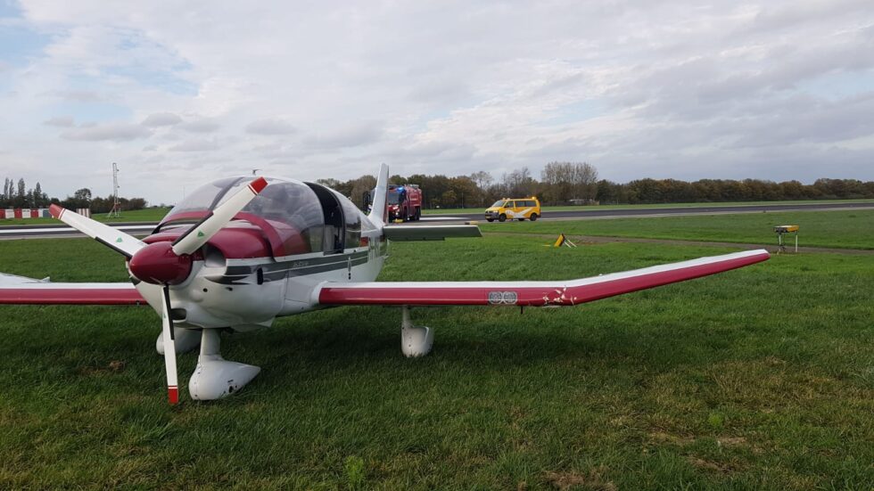 De APEX Aircraft DR 400/140 B na de runway excursion. (Bron: Rotterdam The Hague Airport)